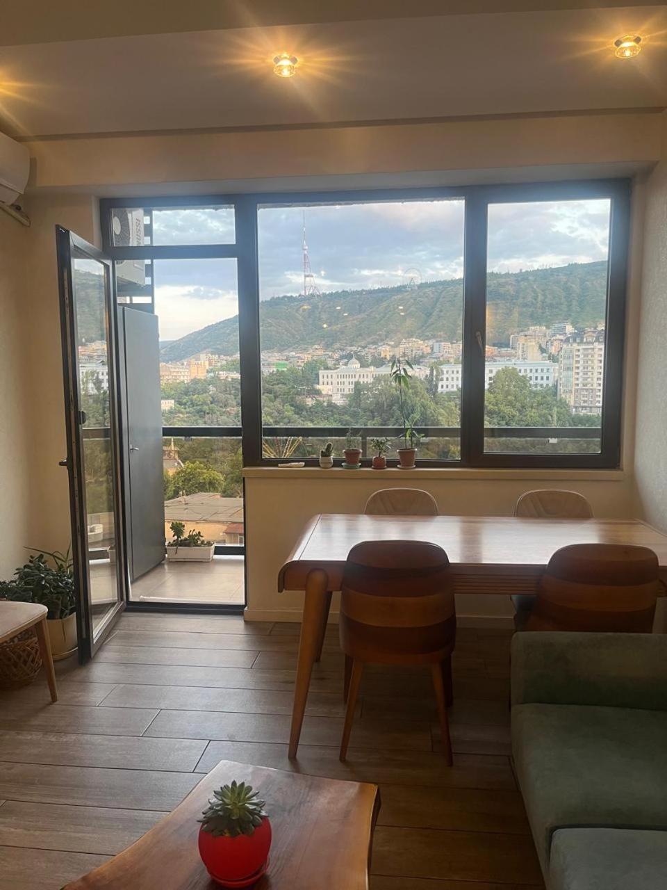 Appartement Panorama Khiliani à Tbilissi Extérieur photo
